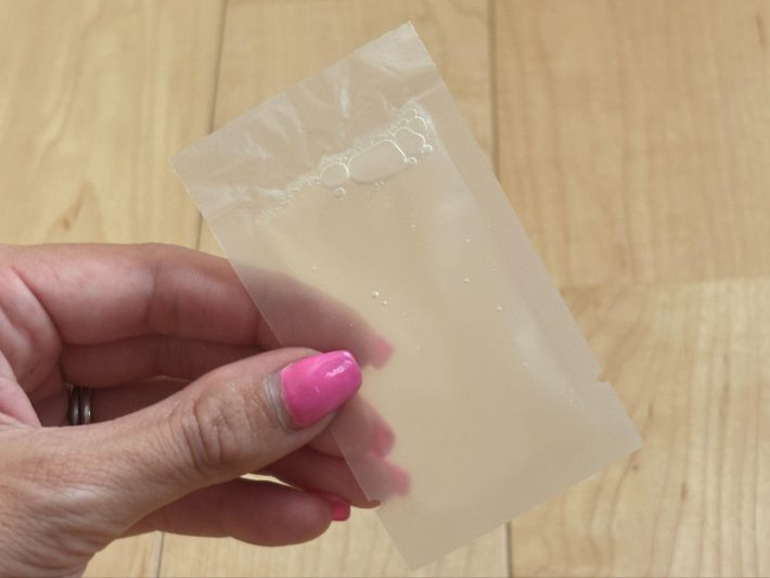 トラベル　熱圧着パウチ容器