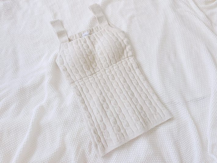 「コットン混もこもこニットブラタンクトップ　ケーブル柄」（税込2990円）