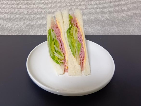 ミニストップのたっぷりレタスサンド