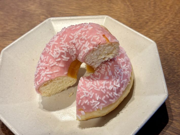いちご風味ドーナツ