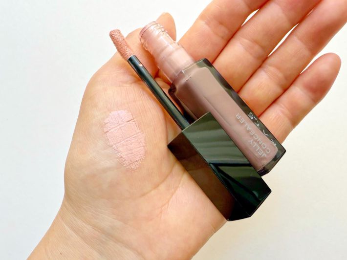 ケイト　ピンクのコンシーラー