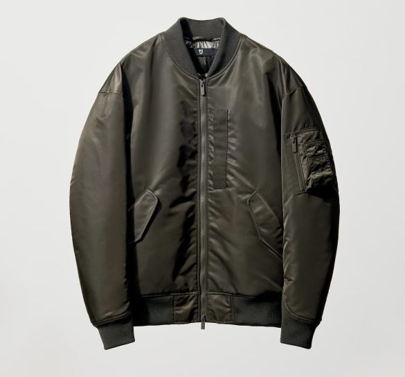 +J ハイブリッドダウンオーバーサイズMA-1(ユニクロ公式オンラインストアより)