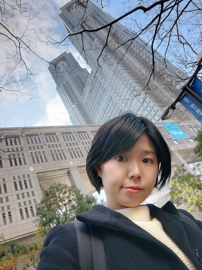 都庁にて。心なしか不満そう