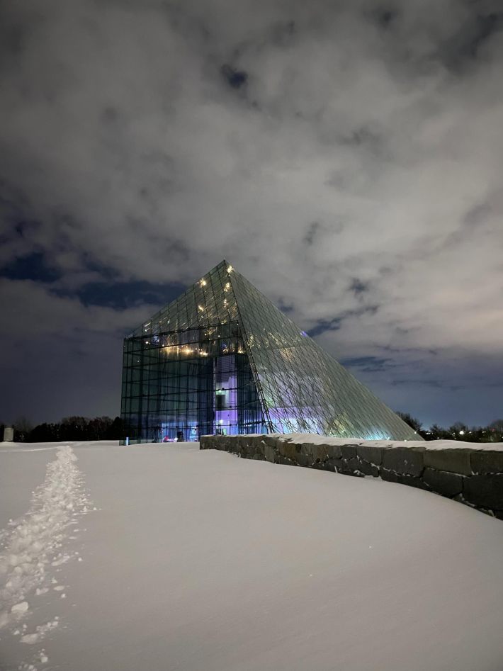 モエレ沼講演のガラスのピラミッド