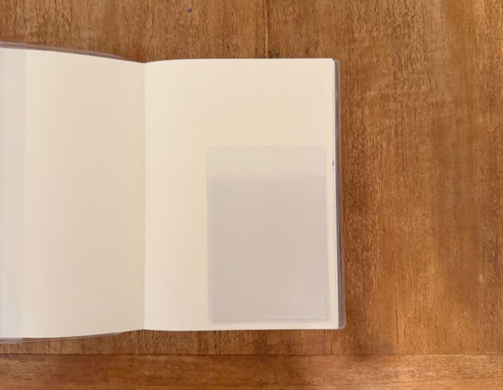 手帳にポケットシールを貼った様子