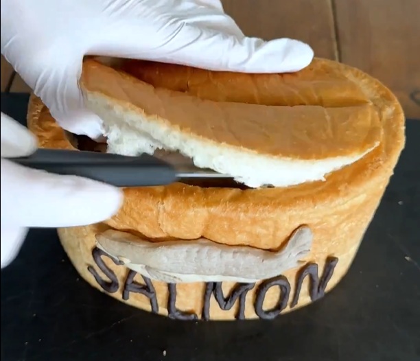 サーモン缶　パン