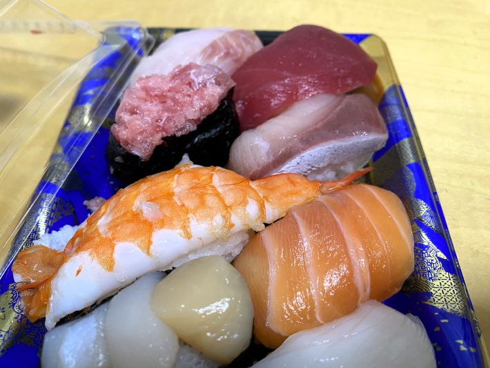作った寿司パックを購入