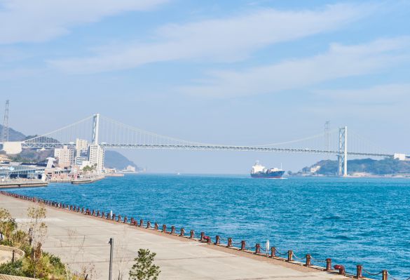 数々の歴史の舞台ともなった関門海峡をまたぐ関門橋