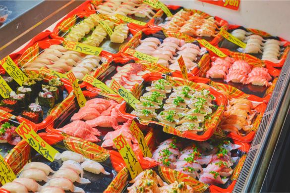 各屋台の握り寿司を食べ比べできることから「寿司バトル」とも呼ばれる